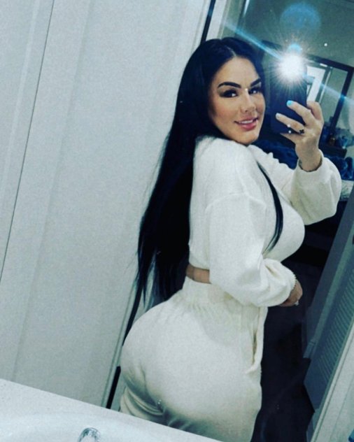  Big booty Latina 