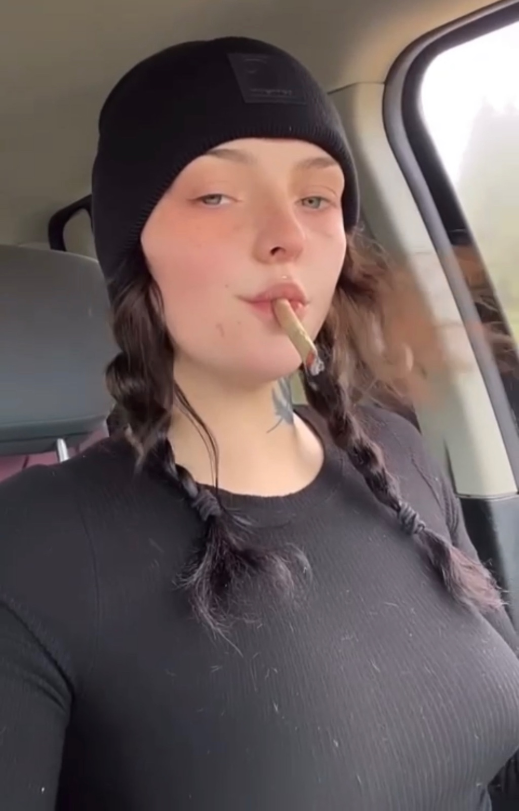 I’m Jeniffa🍑🍆 ,Sells Drugs❄️💊&weed Add me for hookups,couples fun,Bdsm