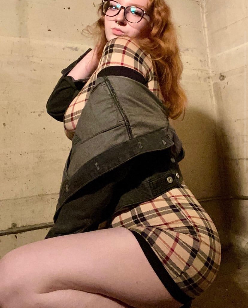 Hi Am Jenny, Sexy red head hooker, available for girlfriends experience fun , also a squirter💦🥺