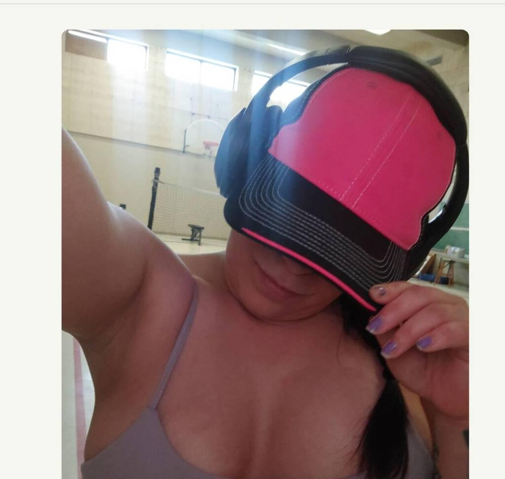 Outgoing friendly babe looking to please you