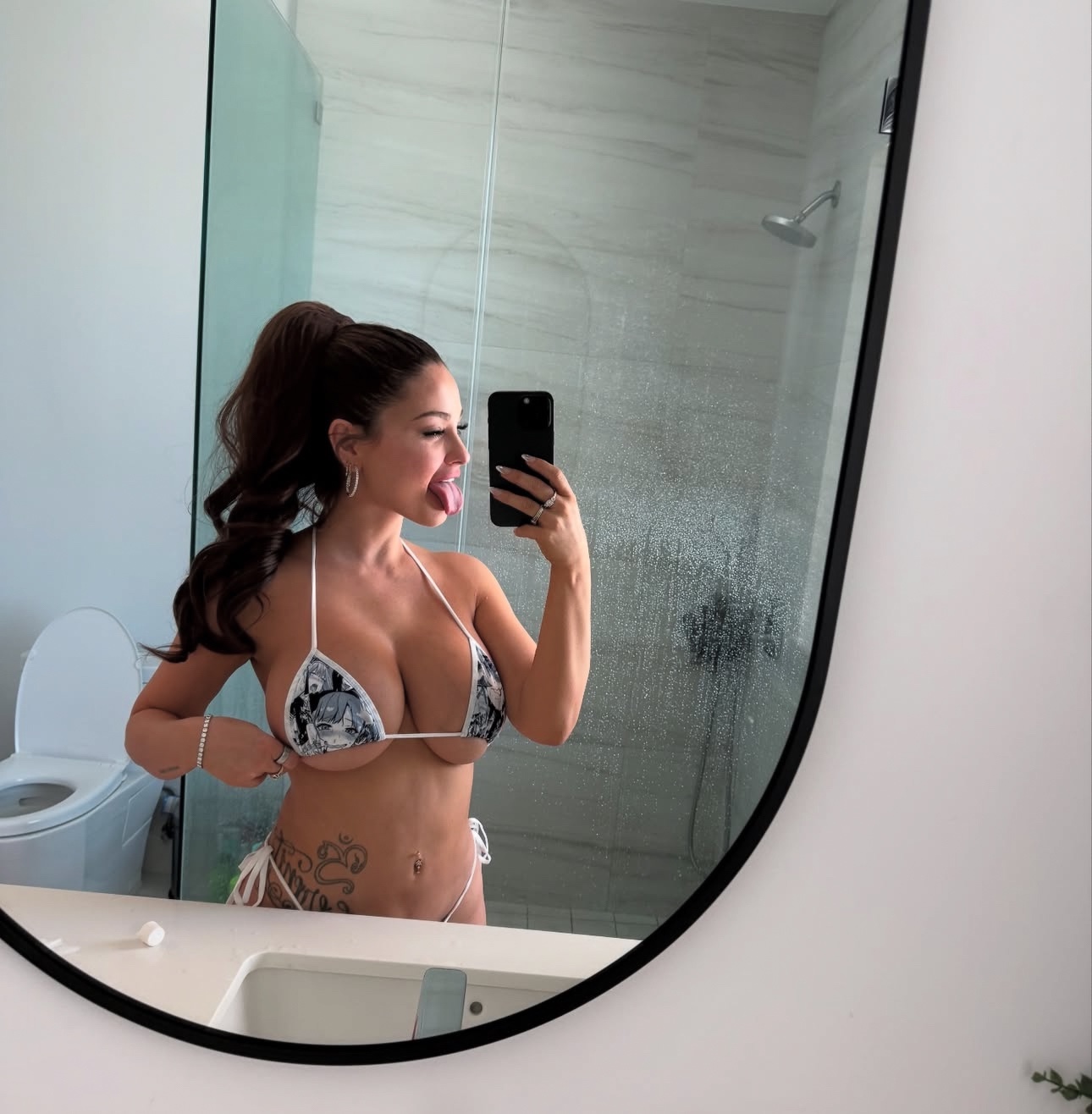 I’m available and down for hookup and good sex 💦🍑🍆👅